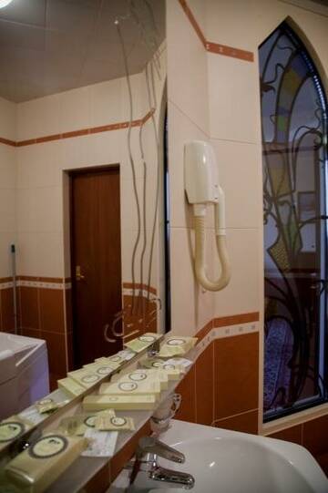 Фото номера Номер люкс улучшеный с 1 двуспальной кроватью и джакузи Гостиница Гостиница Эльдорадо г. Энгельс 10